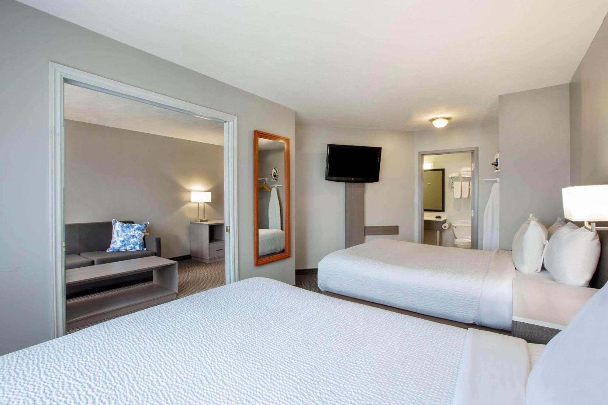 Days & By Wyndham Hotel Moncton